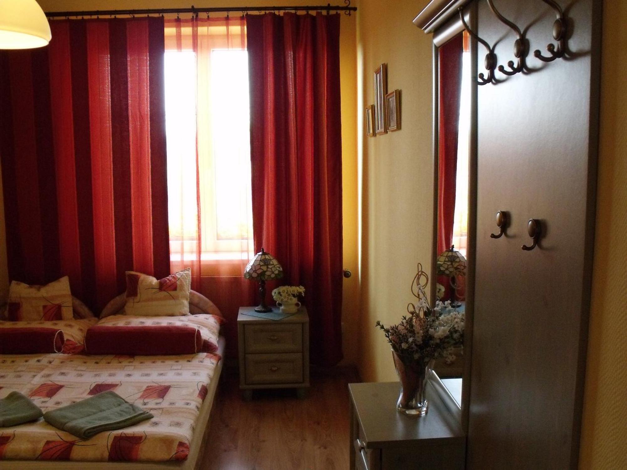Zoeld Sziget Vendeghaz Hotel Eger Bagian luar foto